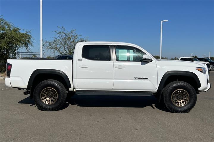 $39850 : Tacoma Trail Edition image 3