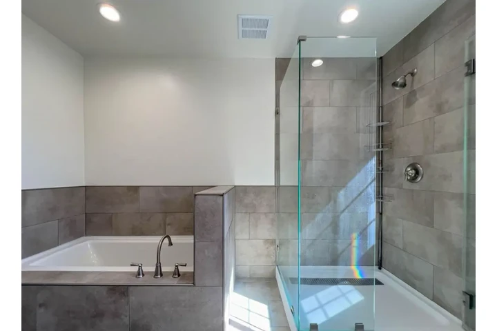 $2480 : 3 Bed 2 Bath House in Lynwood image 9