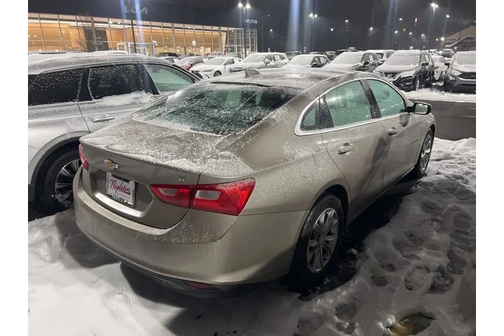 $15000 : Chevrolet Malibu 2023 LT 4dr image 4