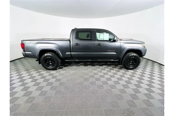 $29900 : Toyota Tacoma 2018 4x4 TRD S image 8