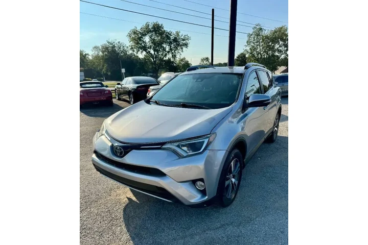 $8900 : 2017 RAV4 XLE image 3