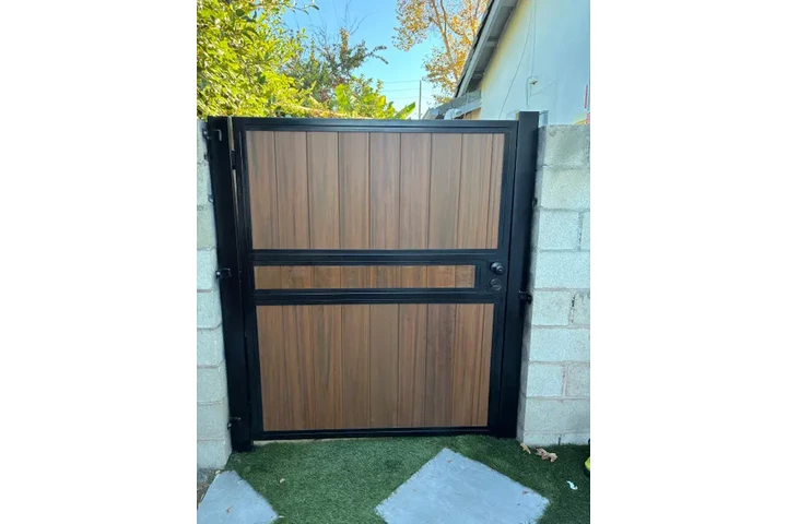 Vinyl Fences y Gates image 7