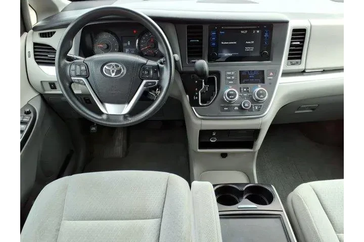 $12999 : Toyota Sienna 2015 AWD LE 7- image 10