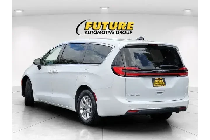 $22988 : Chrysler Pacifica 2023 Touri image 6