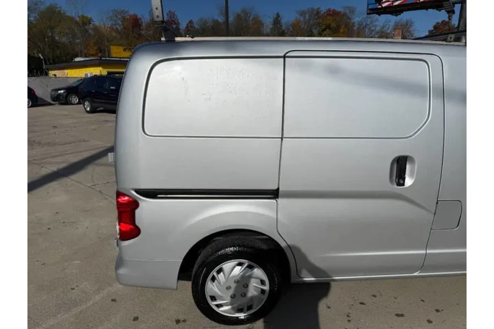$8995 : 2020 NV200 SV image 9
