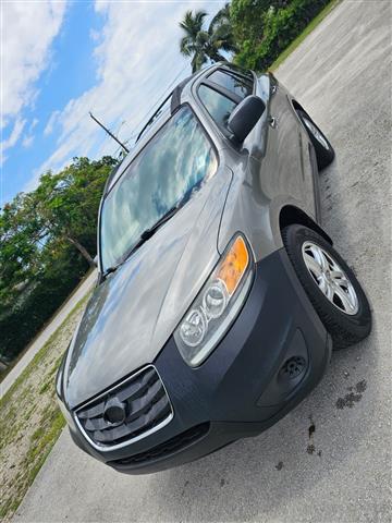 $4500 : Hyundai Santa Fe 2012 image 1