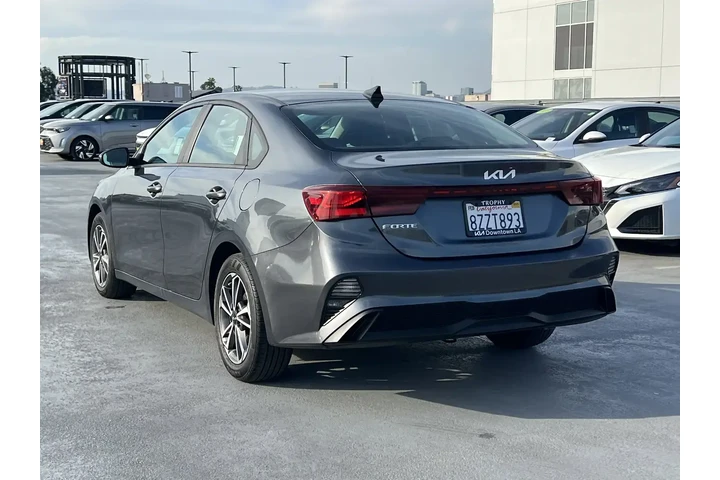 $17685 : Kia Forte 2022 FE 4dr Sedan image 4
