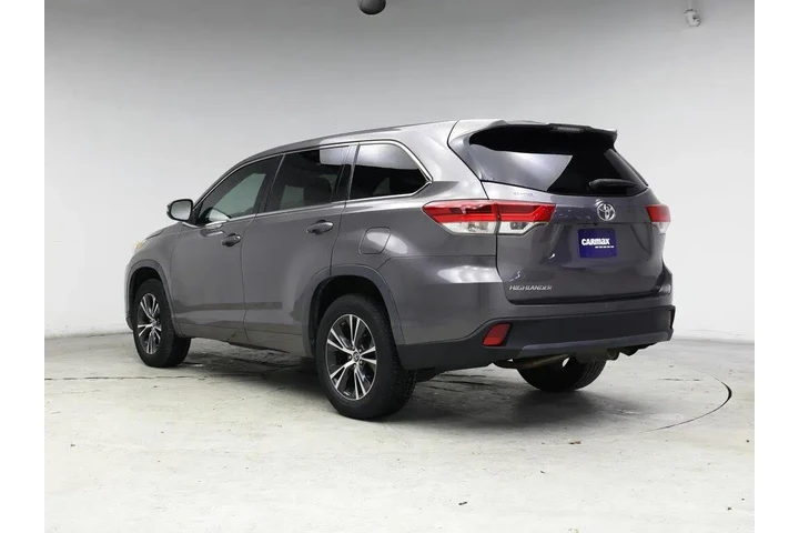$21998 : Toyota Highlander 2018 LE 4d image 2