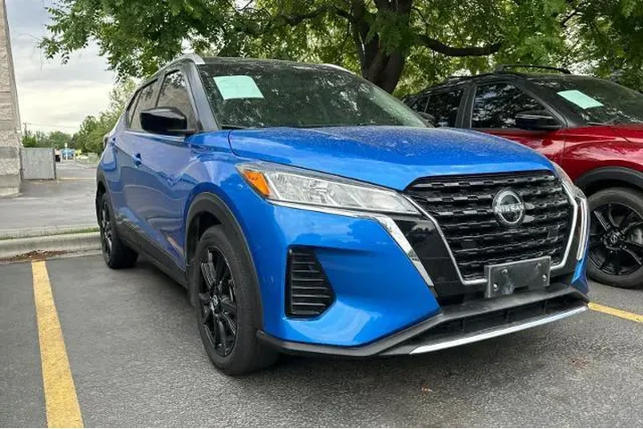 $16995 : Nissan Kicks 2022 SV 4dr Cro image 3