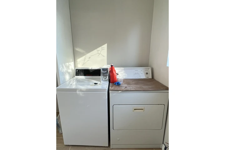 $1100 : Habitacion Privada Disponible image 5