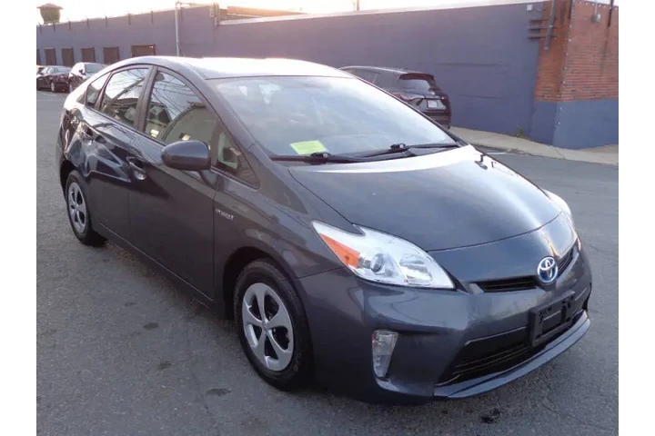 $11450 : 2013 Prius Three image 3