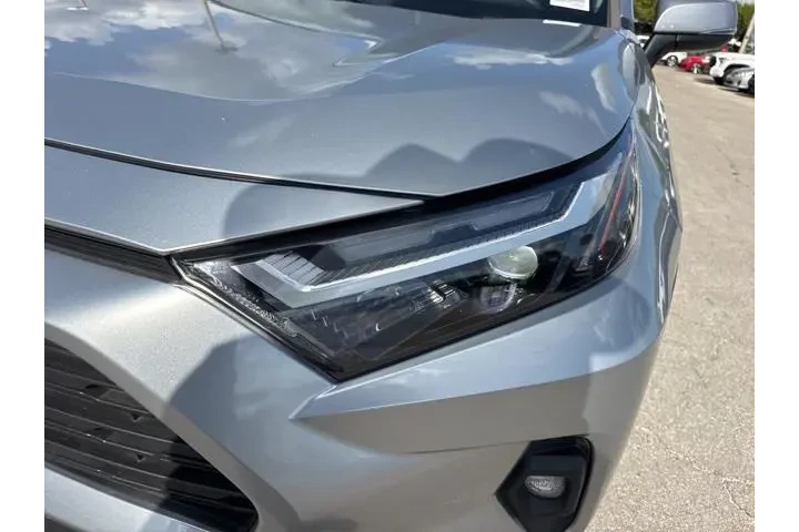 $24988 : Toyota RAV4 2022 XLE Premium image 9