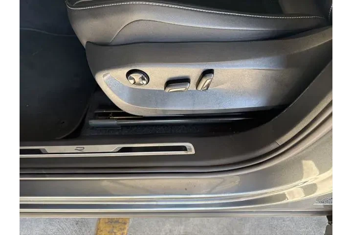 $21995 : Volkswagen Tiguan 2023 SE R- image 5