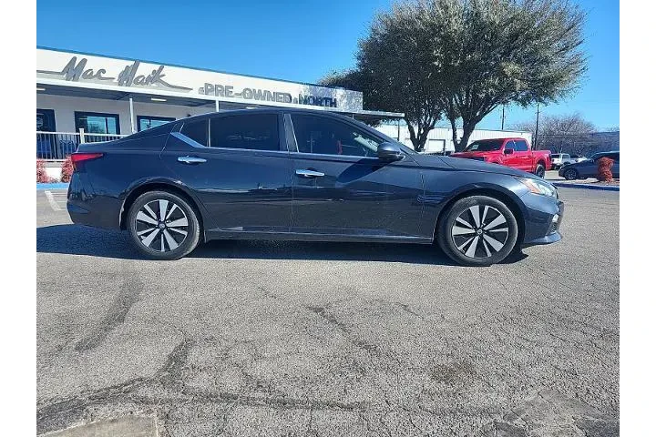 $16498 : Nissan Altima 2022 2.5 SV 4d image 2