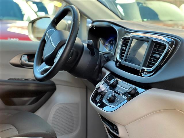 $24500 : 2020 Pacifica TOURING image 9