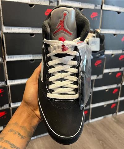 $200 : Jordan 5 metallic black image 2