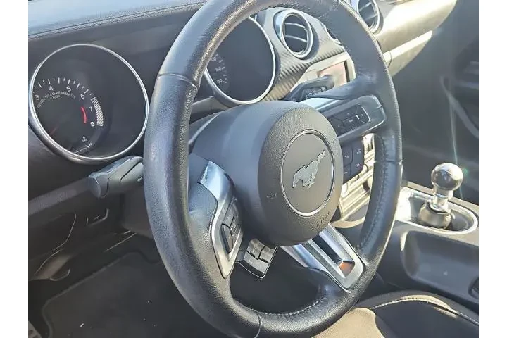 $18000 : Ford Mustang 2020 EcoBoost P image 2