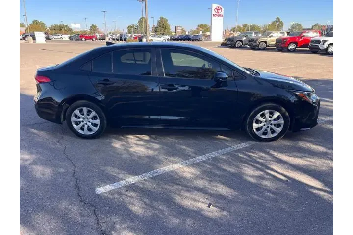 $20491 : Toyota Corolla 2023 LE 4dr S image 2