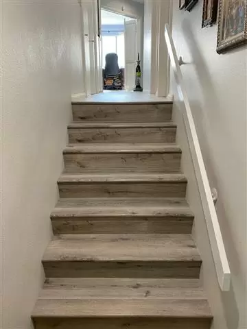 HARDWOOD FLOORS/PISOS D MADERA image 1