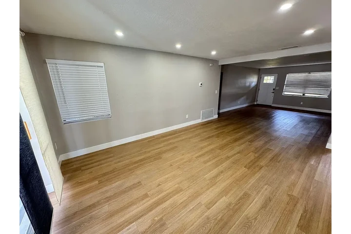 $1050 : beautifully spacious 3-bedroom image 5