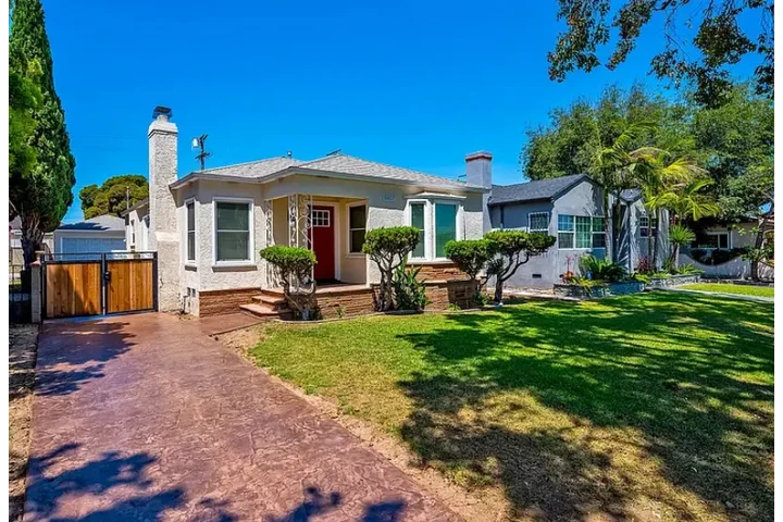 $1799 : Lovely home 4 rent image 4