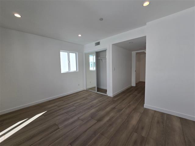 $4095 : North Hollywood Townhouse image 5