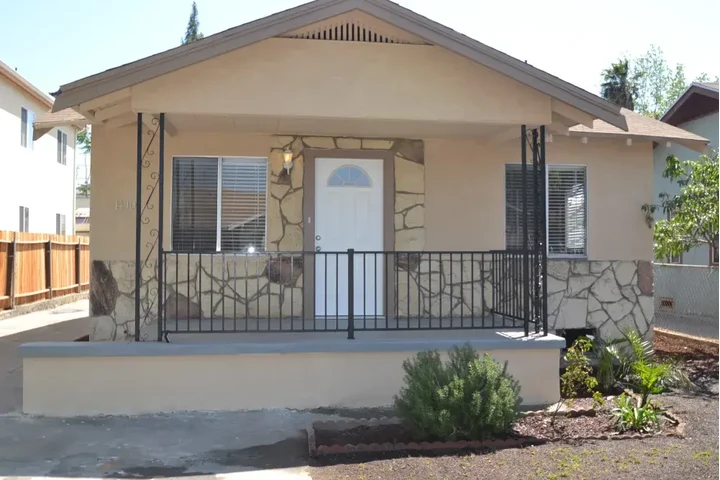 $2300 : Available 3Bed 2Bat in LA image 1