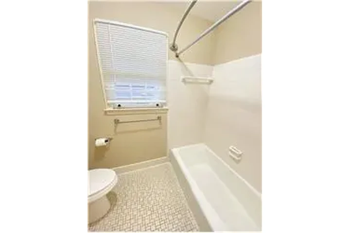 $1600 : Rental property with 2 bedro image 10