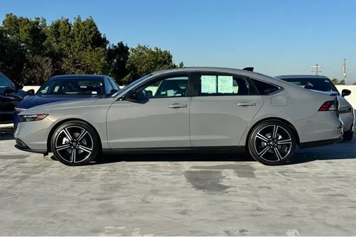 $29674 : Honda Accord Hybrid 2025 Spo image 6