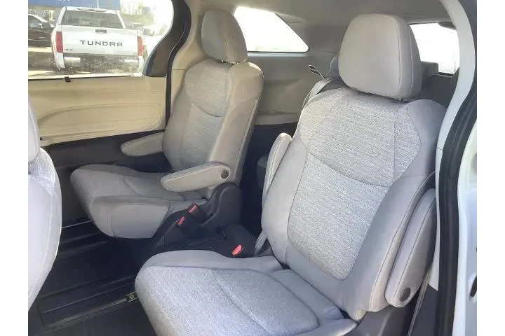 $24950 : Toyota Sienna 2021 LE 8-Pass image 10