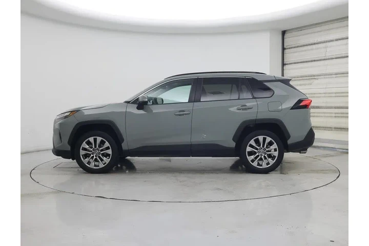 $31998 : Toyota RAV4 2023 AWD XLE Pre image 3