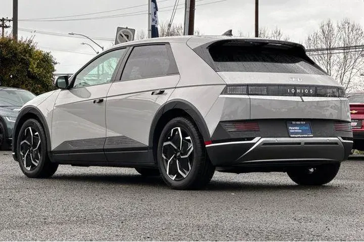 $23790 : Hyundai IONIQ 5 2024 SEL 4dr image 9