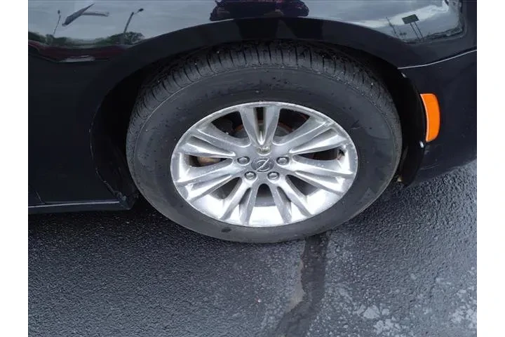 $15995 : 2017 300 C RWD image 7