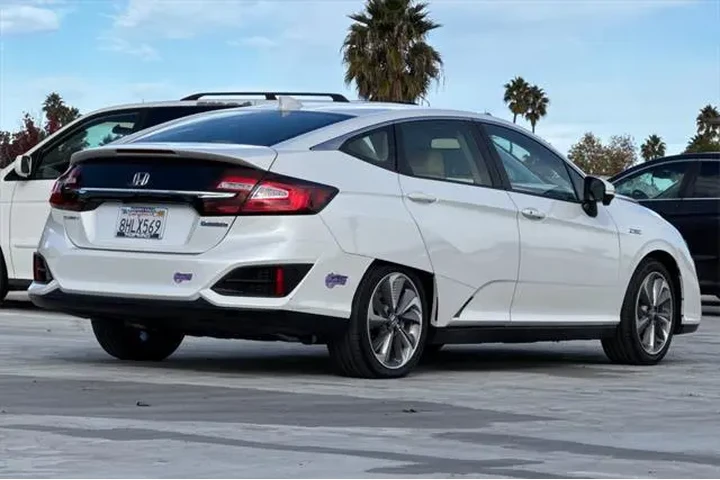 $21569 : Honda Clarity Plug-In Hybrid image 3
