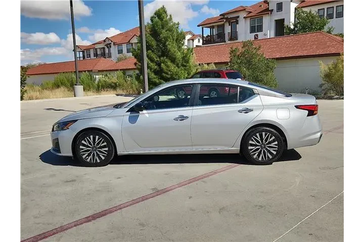 $23550 : Nissan Altima 2024 2.5 SV 4d image 2