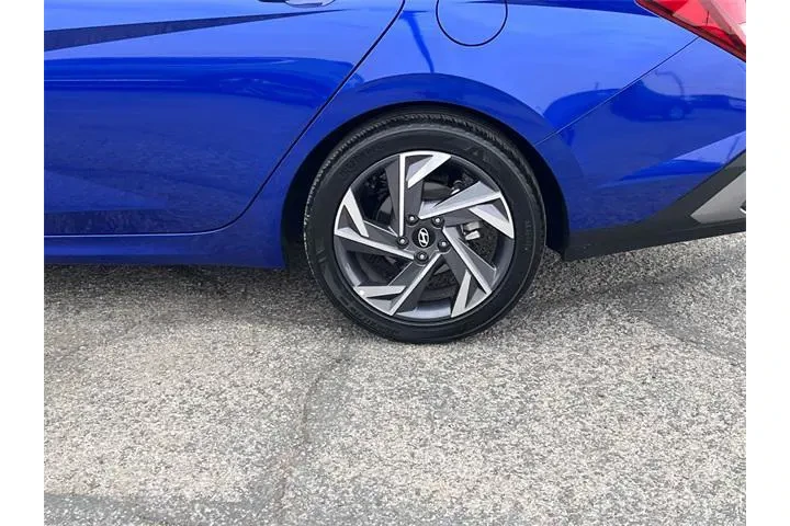 $27585 : Hyundai ELANTRA 2025 SEL Con image 5