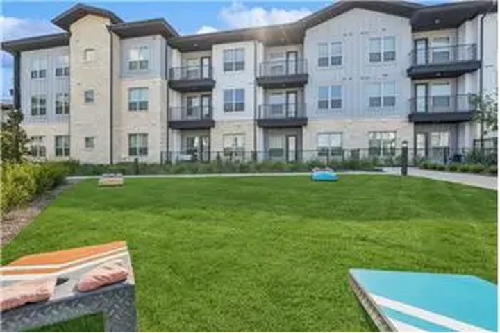 $2625 : Rental property with 3 bedro image 1