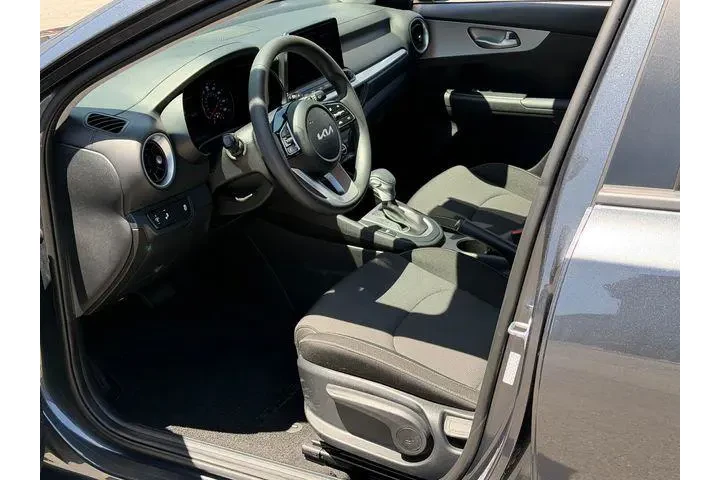 $18988 : Kia Forte 2023 LXS 4dr Sedan image 10
