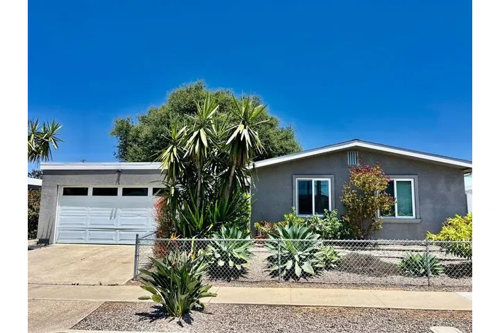 $2000 : Casa totalmente remodelada image 1