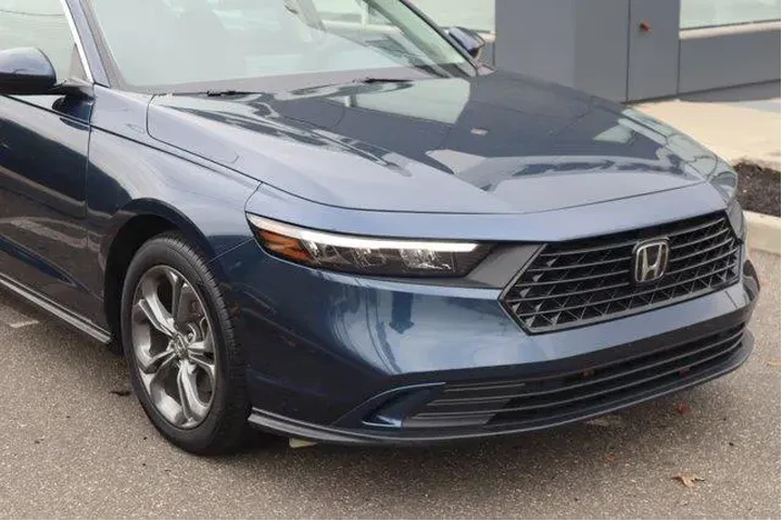 $22929 : Honda Accord 2023 EX 4dr Sed image 4