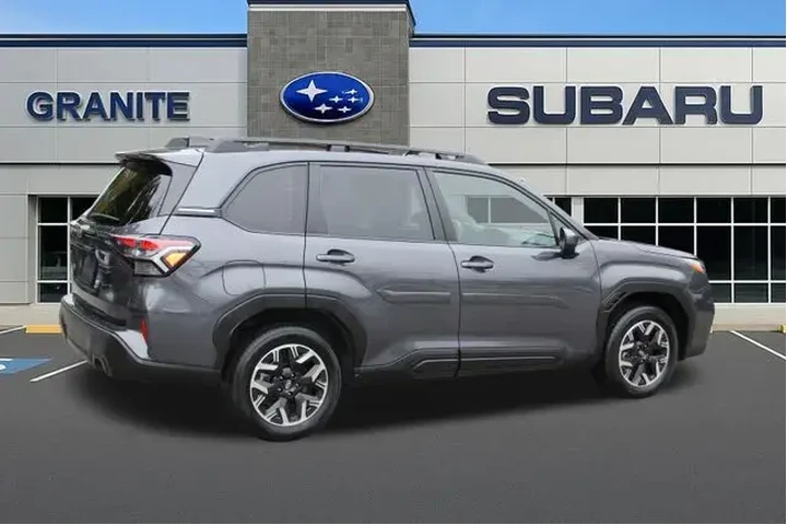 $30299 : Subaru Forester 2025 AWD Pre image 8