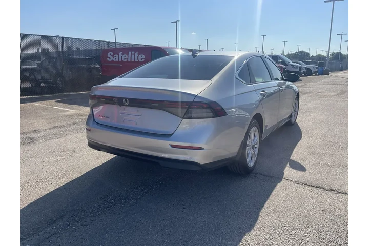 $25359 : Honda Accord 2025 LX 4dr Sed image 3
