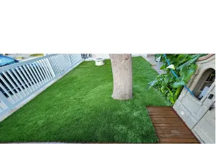 installation of synthetic gras image 1