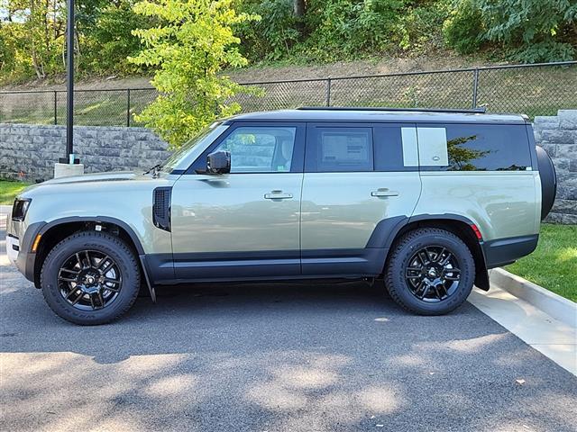 $78953 : 2024 Defender 130 S image 6