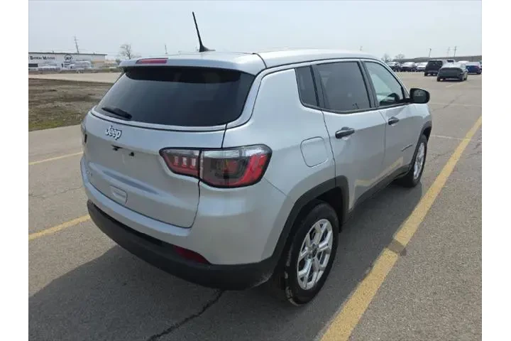 $22123 : Jeep Compass 2025 4x4 Sport image 2