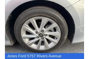 $26424 : Toyota Camry 2024 LE 4dr Sed thumbnail