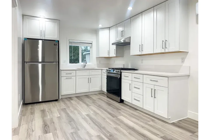 $1000 : Move in ready image 2