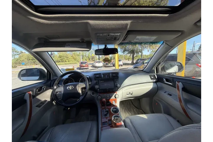 2010 Highlander Limited image 10
