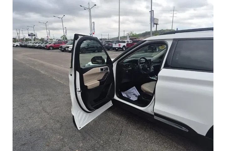 $14988 : Ford Explorer 2020 XLT 4dr S image 9