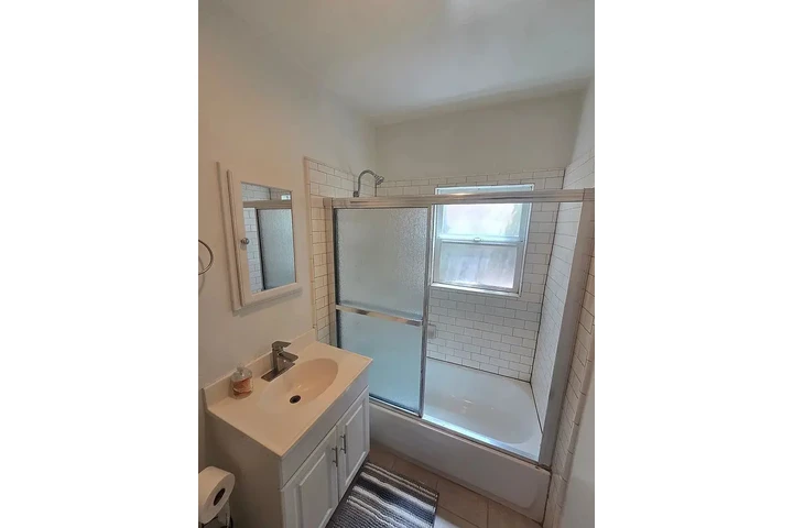 $800 : 2BEDROOM.Huntington Beach, CA image 5